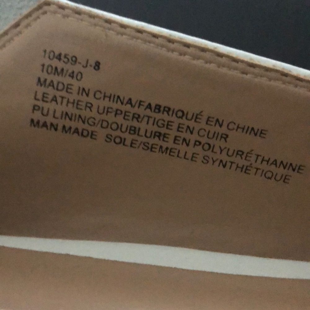 Saks Fifth Avenue Collapse Leather Flats. New. 10 - Picture 5 of 6
